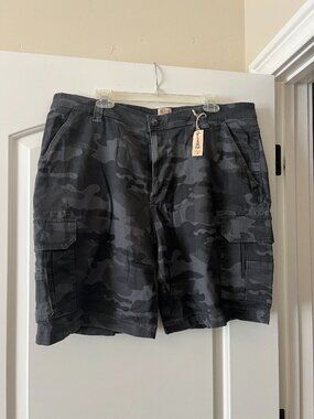 NWT Men's Stretch Fit Shorts Size 40
